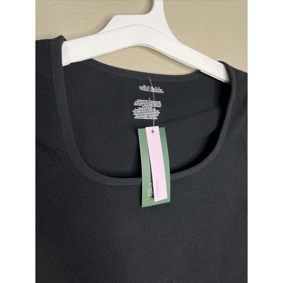 Wild Fable Women's Black Seamless Ribbed Short Sleeve Cropped Top Size Large NWT - Picture 2 of 4